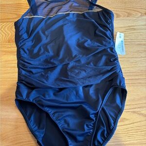 Miracle suit One Piece Tummy Control Underwire Navy Blue Swimsuit Size 16 NWT